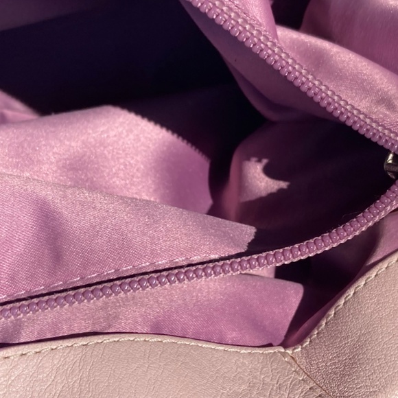 Mauve Leather Coach Handbag with removable shoulder strap - Picture 7 of 14